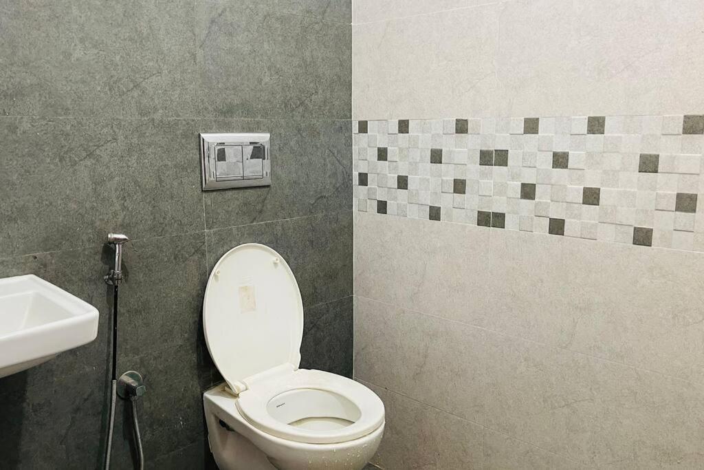 Rajamandiram 3Bhk Ac Apartment In Trivandrum Central Thiruvananthapuram Bagian luar foto